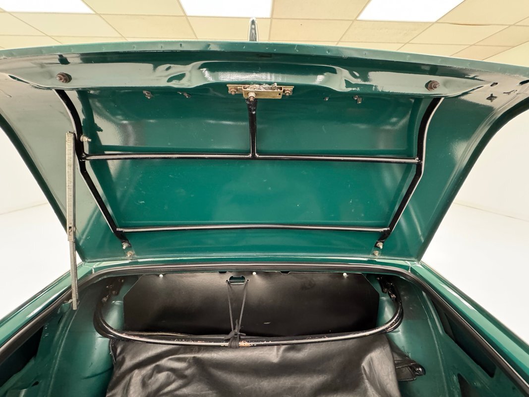 Triumph-Spitfire-1967-Convertible-23