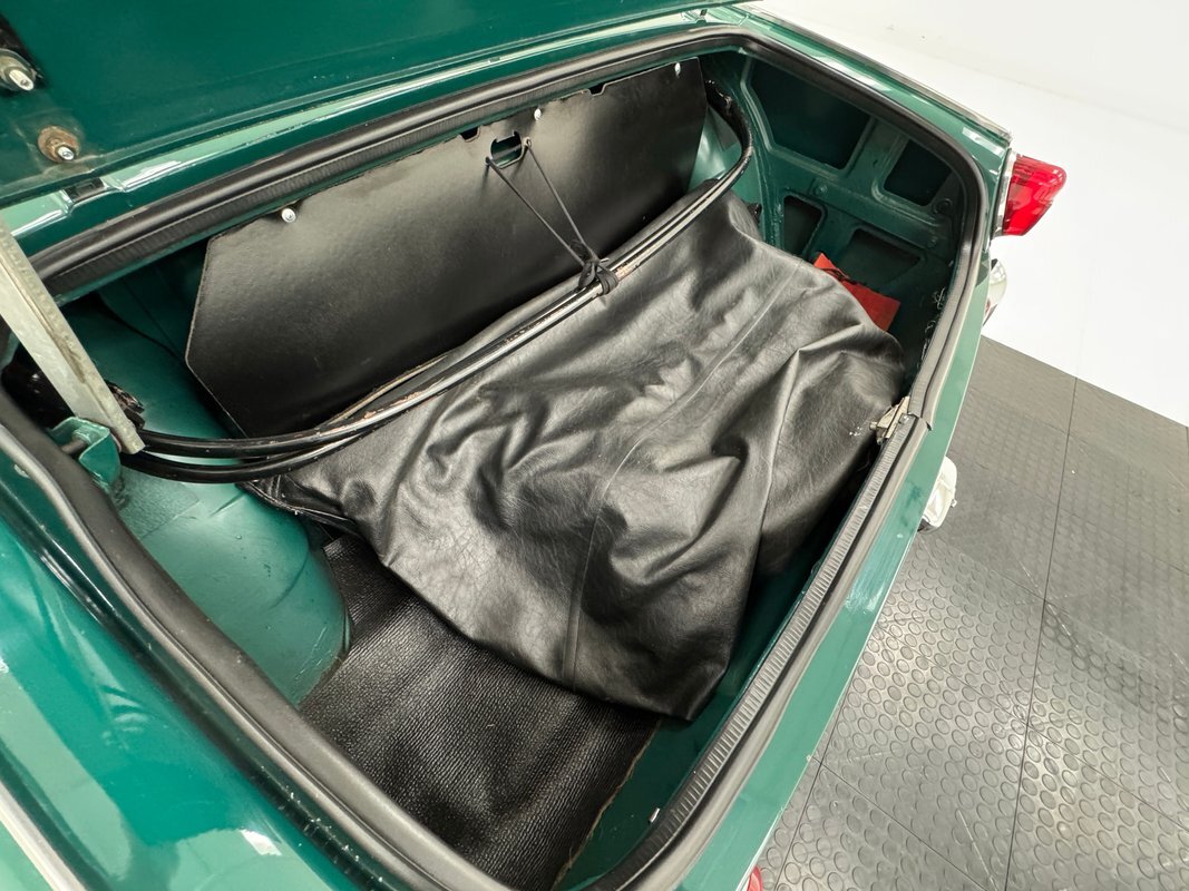 Triumph-Spitfire-1967-Convertible-24