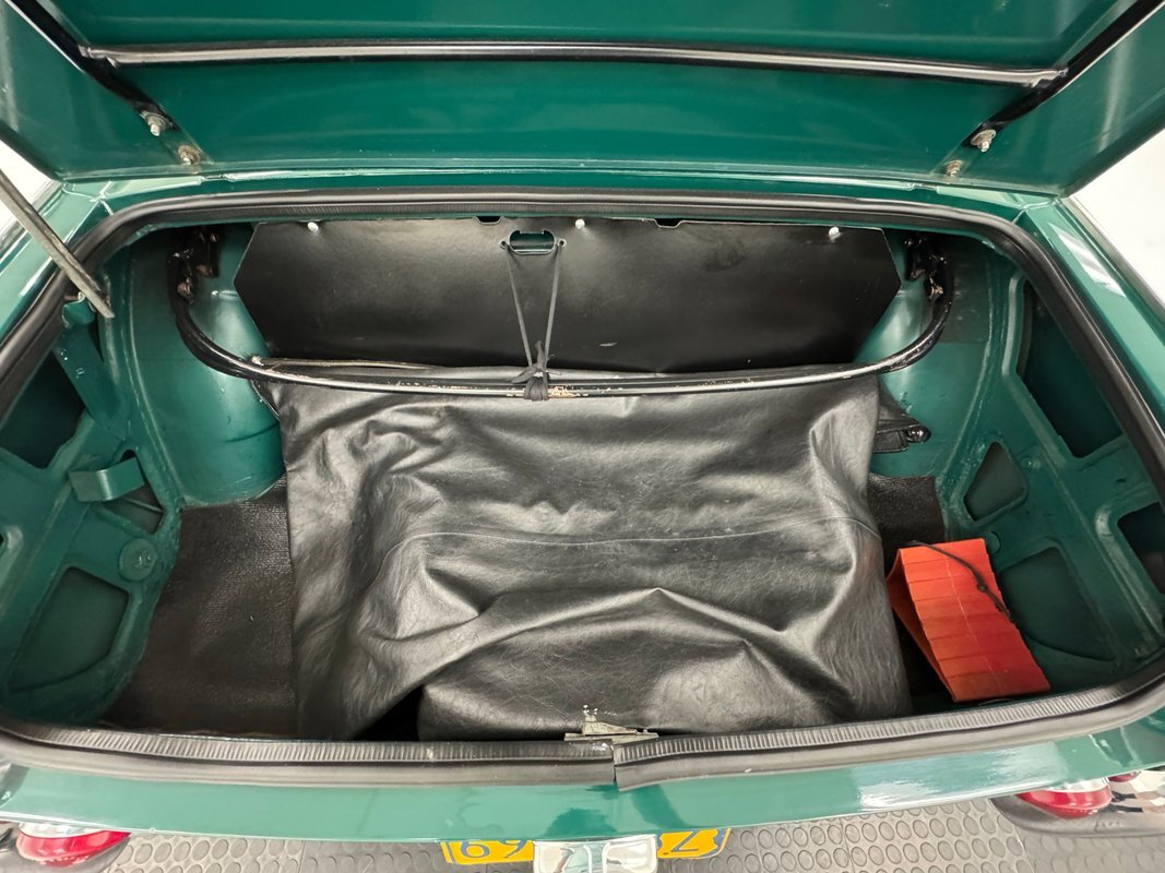 Triumph-Spitfire-1967-Convertible-25