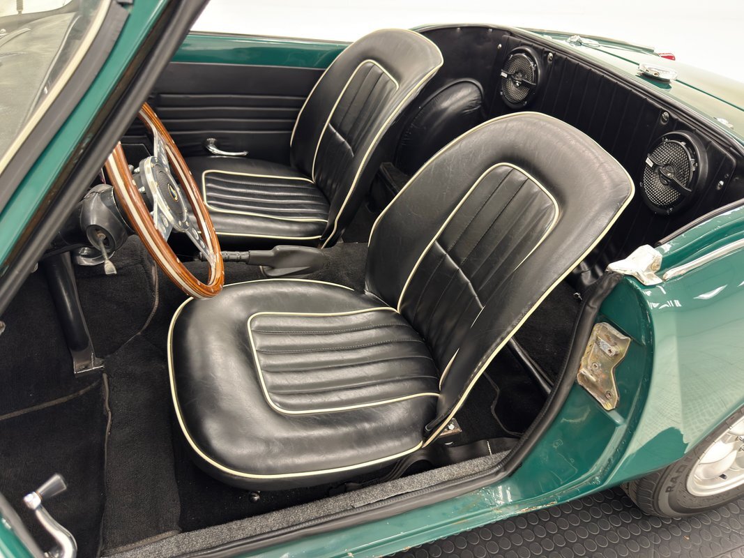 Triumph-Spitfire-1967-Convertible-29