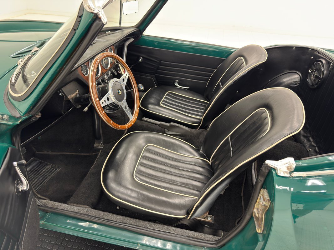 Triumph-Spitfire-1967-Convertible-30
