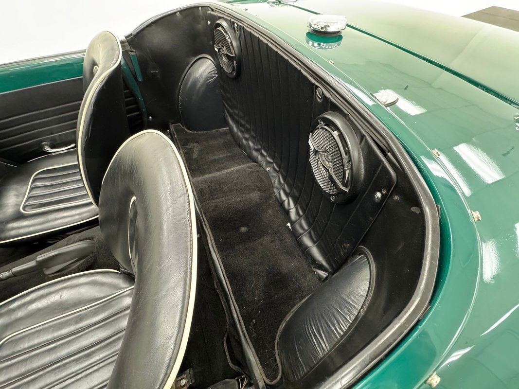 Triumph-Spitfire-1967-Convertible-31