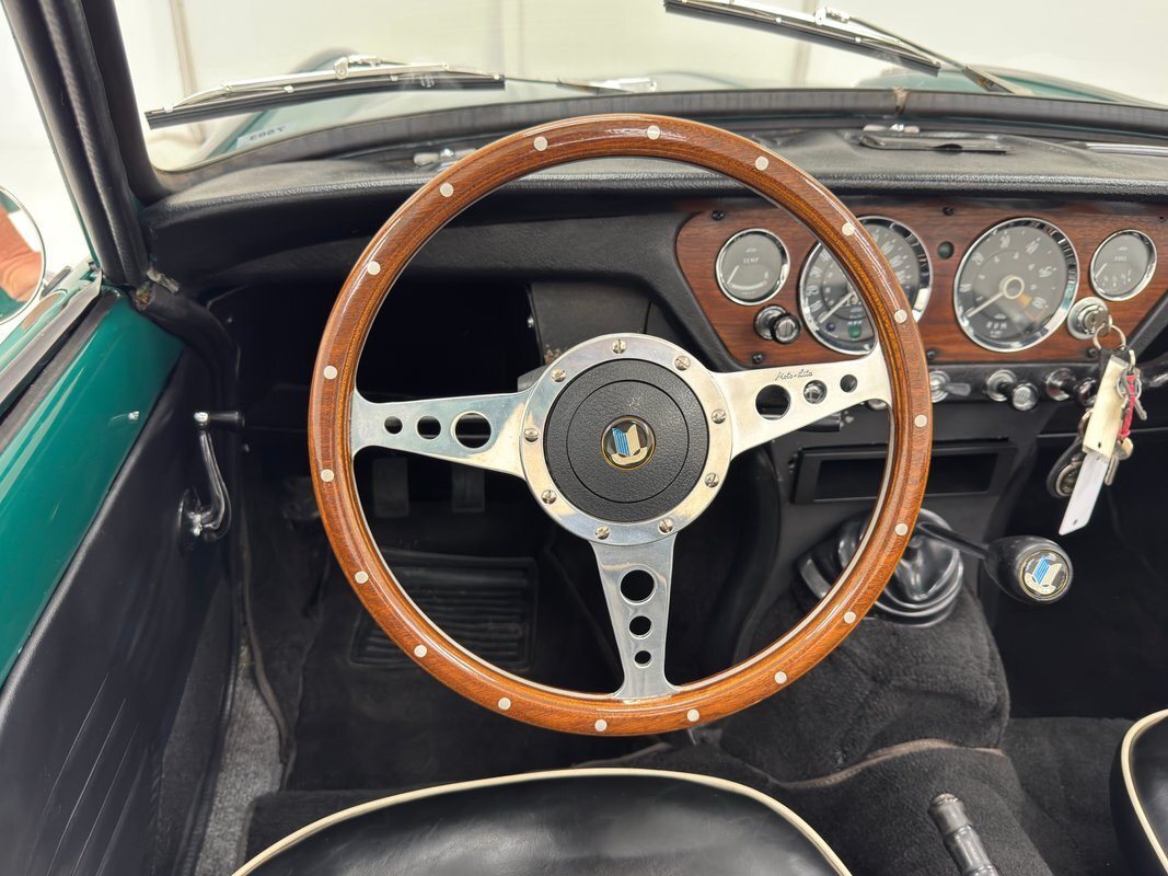Triumph-Spitfire-1967-Convertible-35