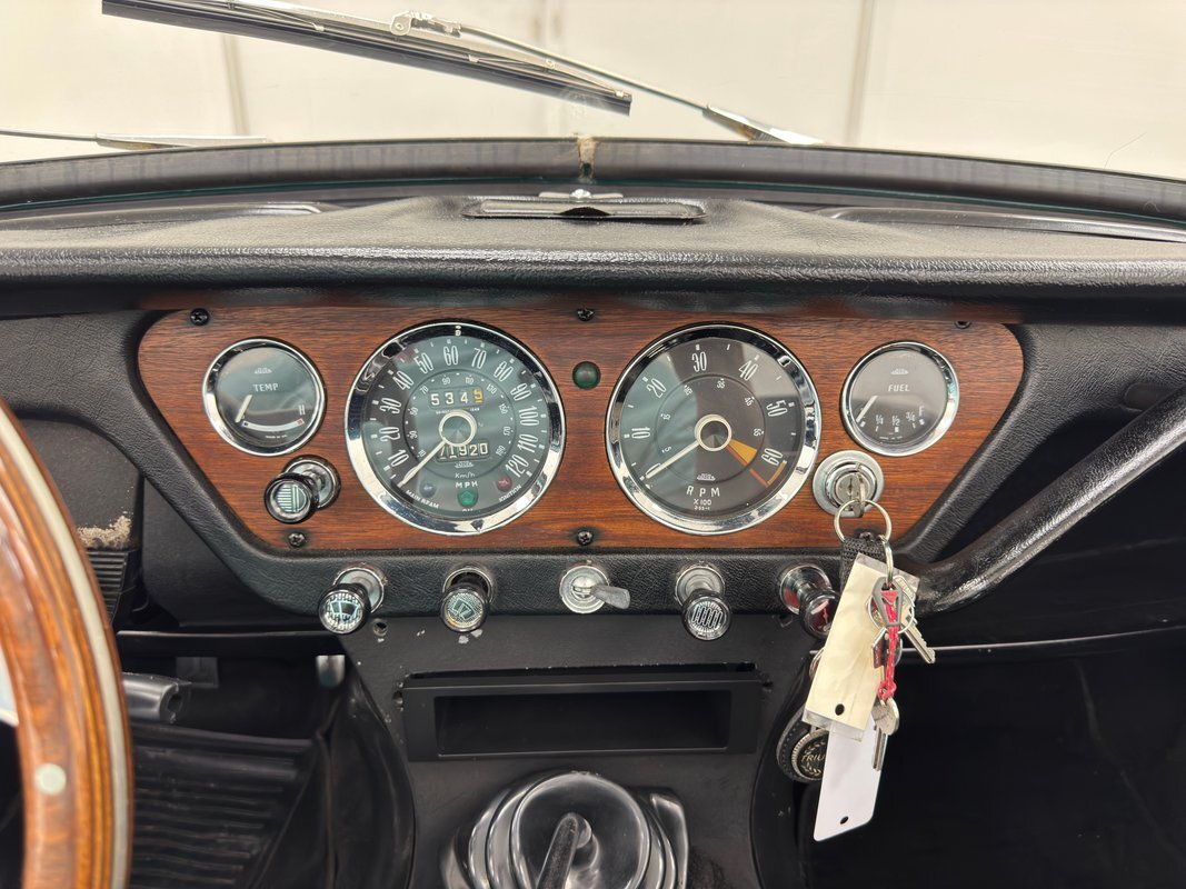 Triumph-Spitfire-1967-Convertible-37