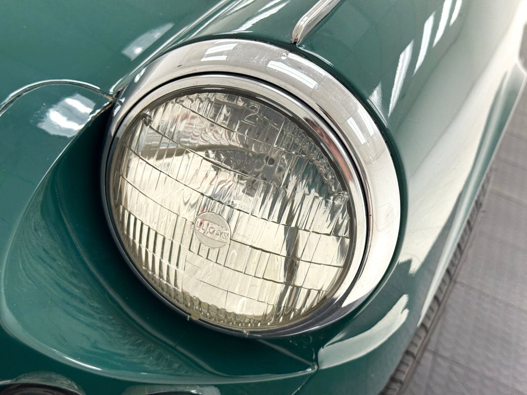 Triumph-Spitfire-1967-Convertible-9