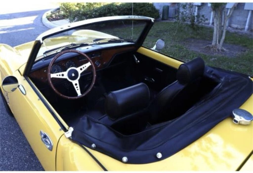 Triumph-Spitfire-1971-Convertible-10