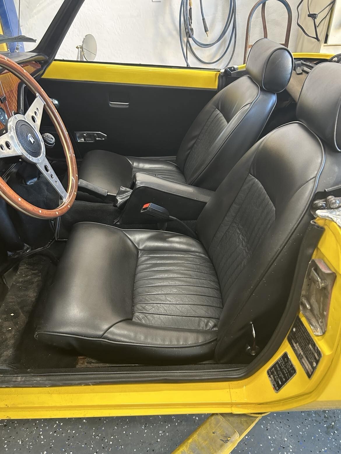 Triumph-Spitfire-1971-Convertible-11