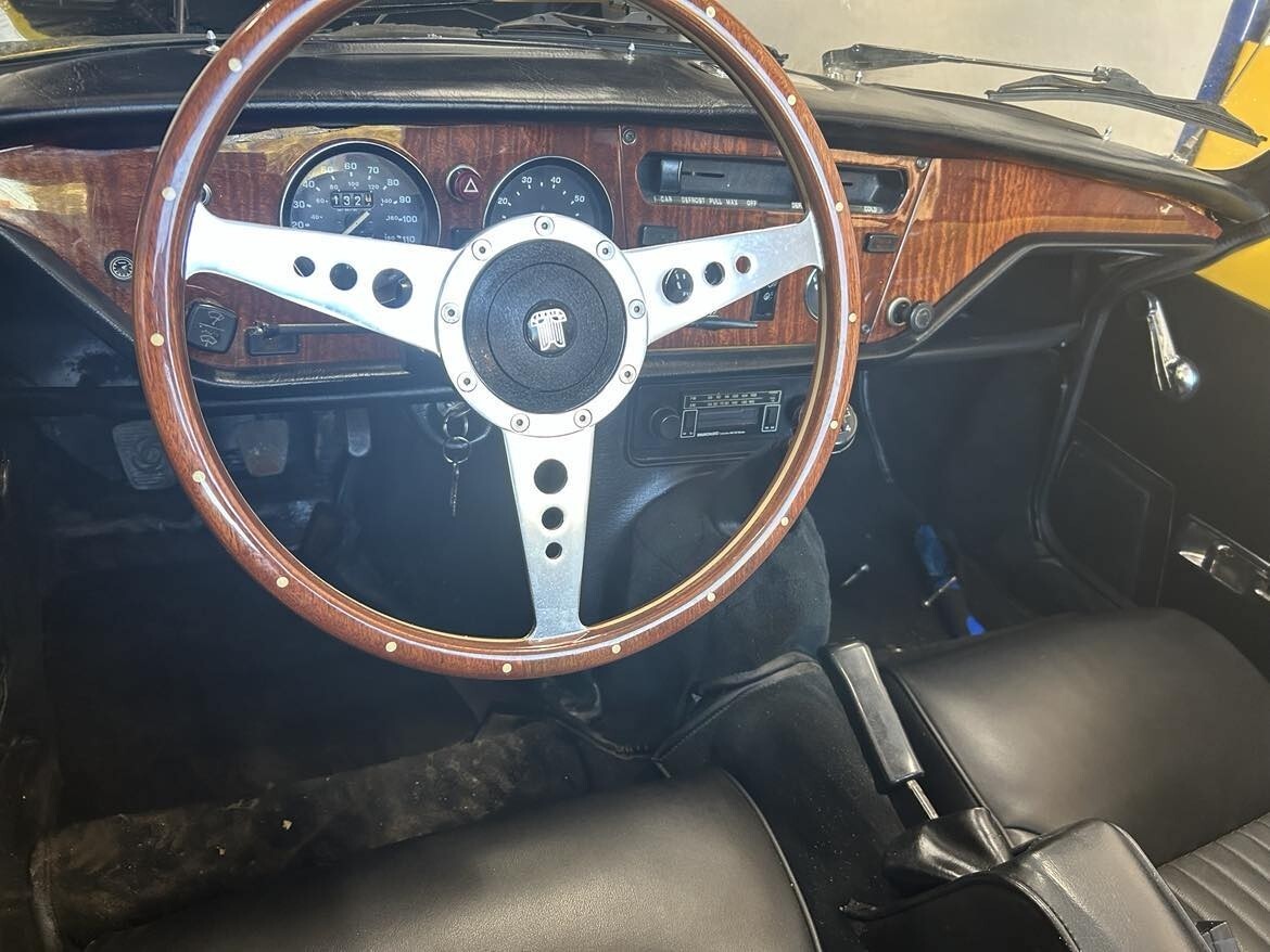 Triumph-Spitfire-1971-Convertible-12