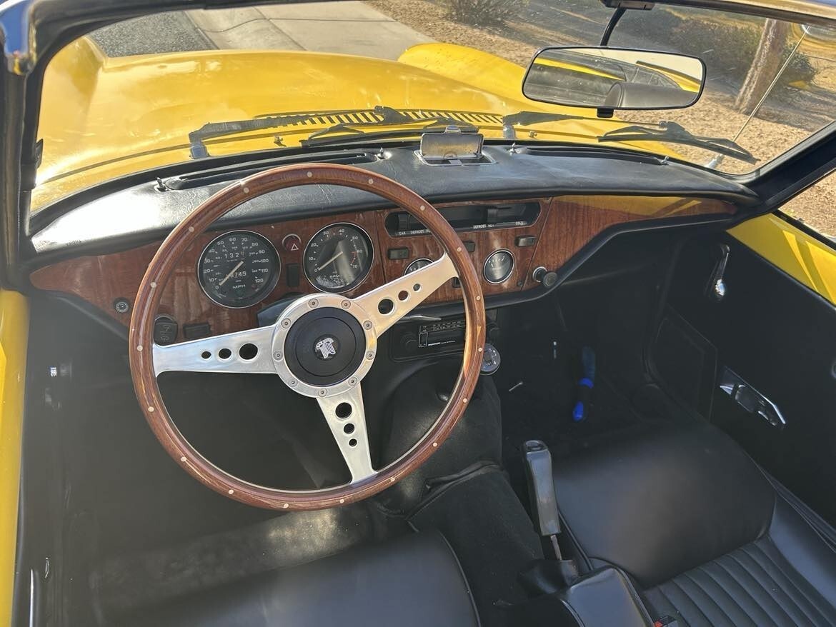 Triumph-Spitfire-1971-Convertible-13