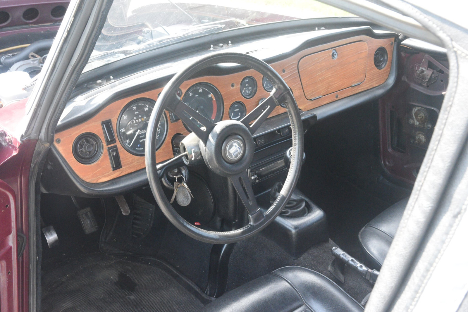 Triumph-TR-6-1970-Convertible-13