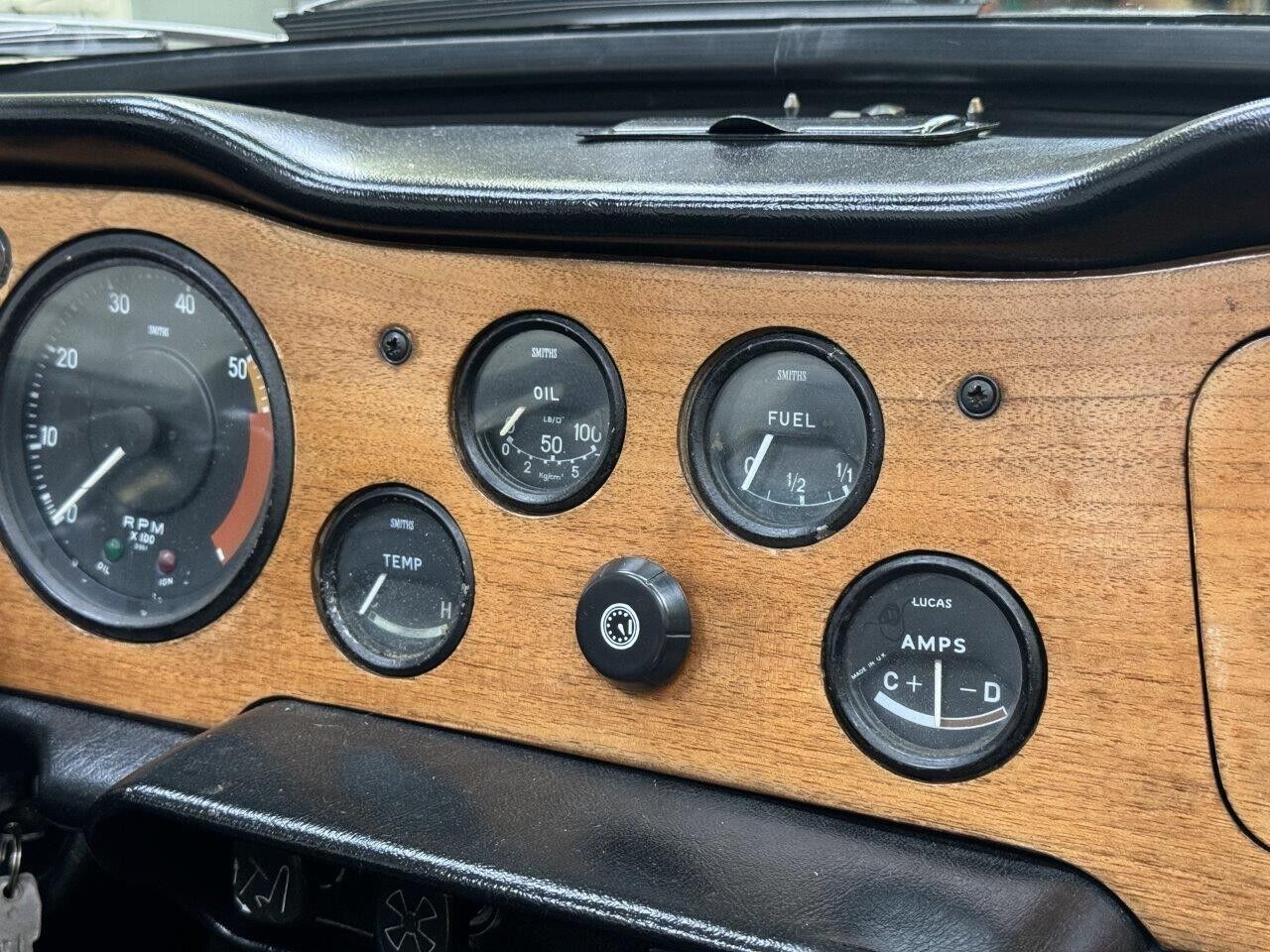 Triumph-TR-6-1971-Convertible-14