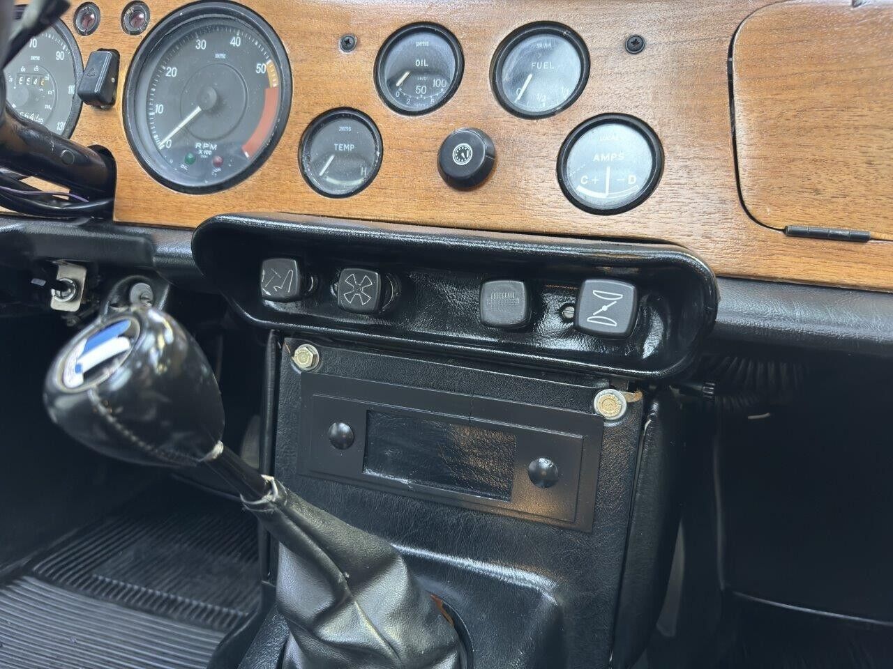 Triumph-TR-6-1971-Convertible-15