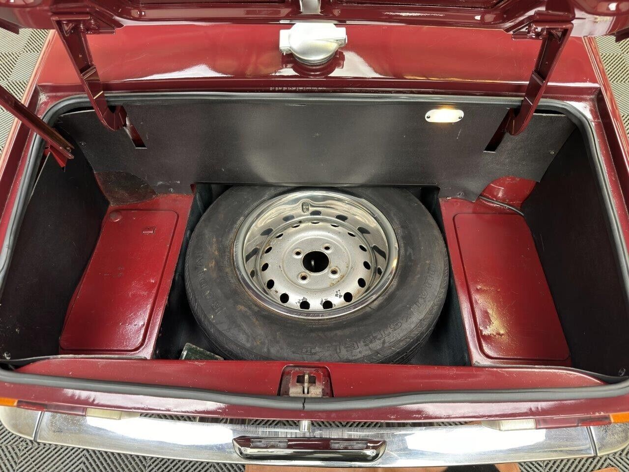 Triumph-TR-6-1971-Convertible-23