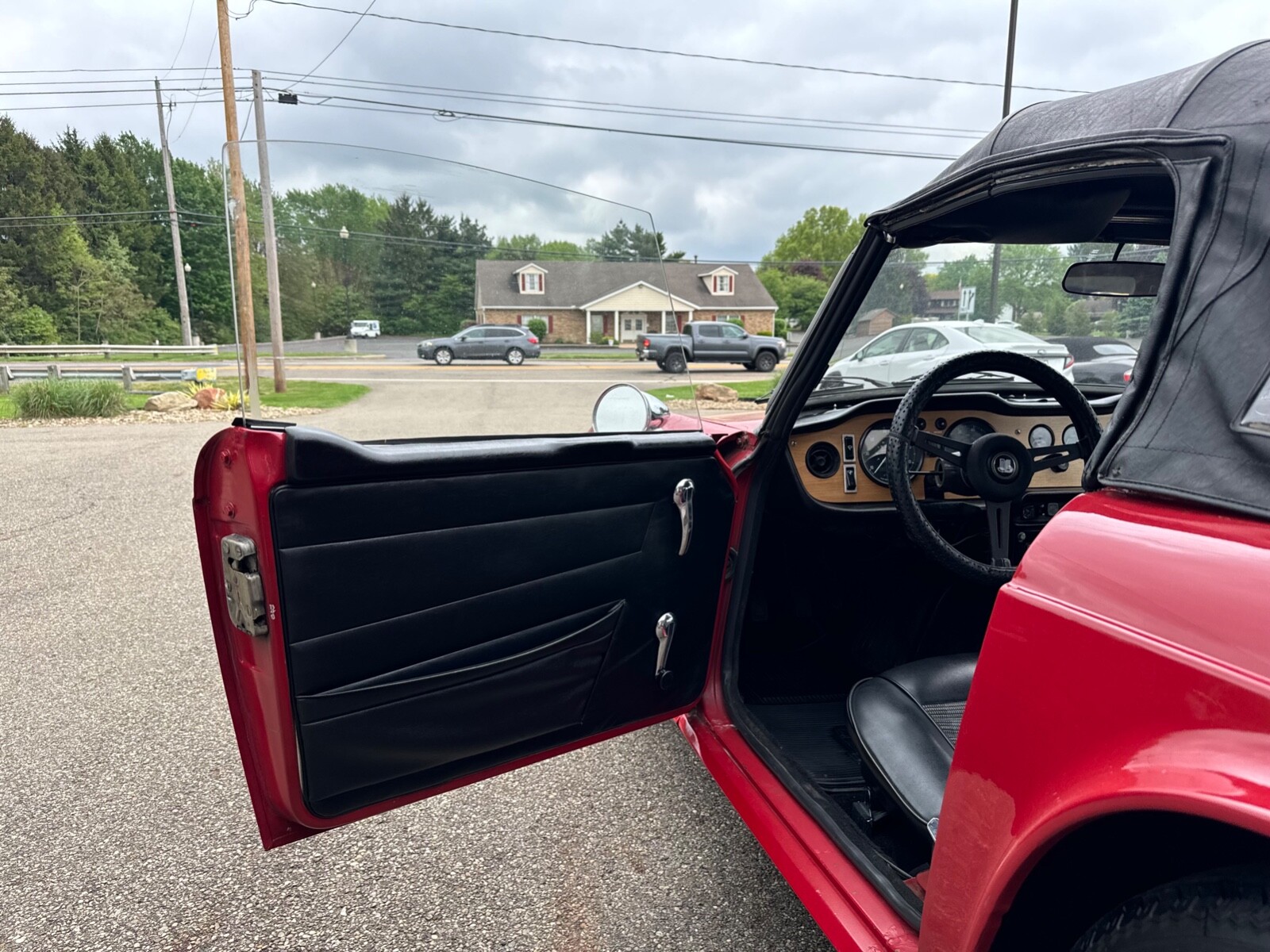 Triumph-TR-6-1971-Convertible-3