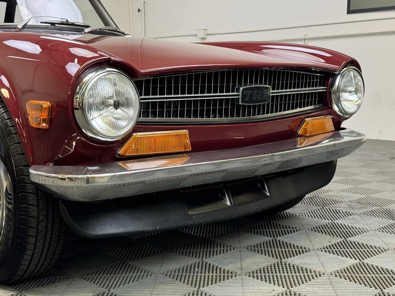 Triumph-TR-6-1971-Convertible-33