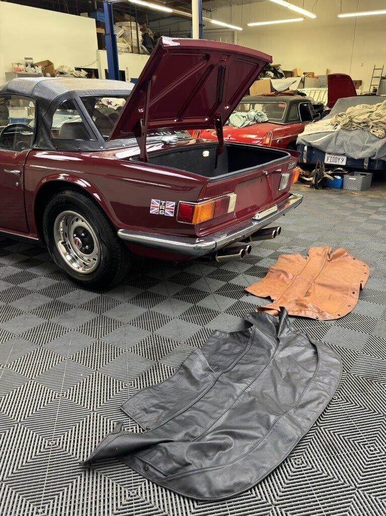 Triumph-TR-6-1971-Convertible-34