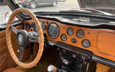 Triumph-TR-6-1972-25
