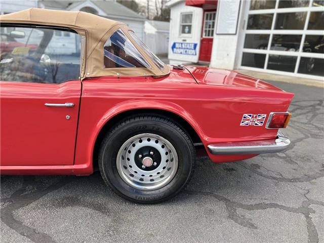 Triumph-TR-6-1972-5