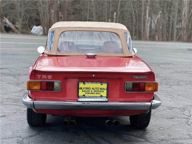 Triumph-TR-6-1972-8