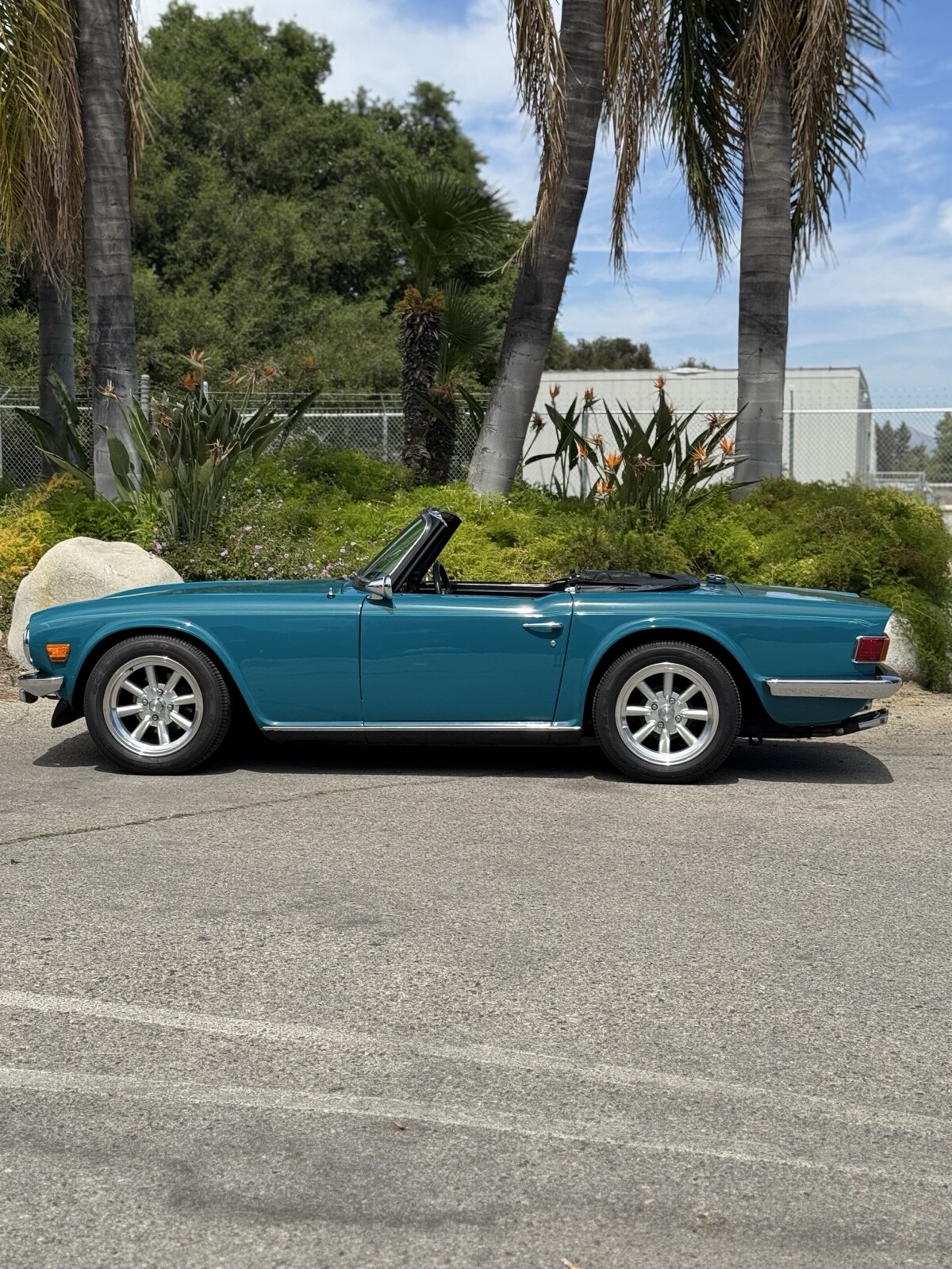 Triumph-TR-6-1975-Convertible-1