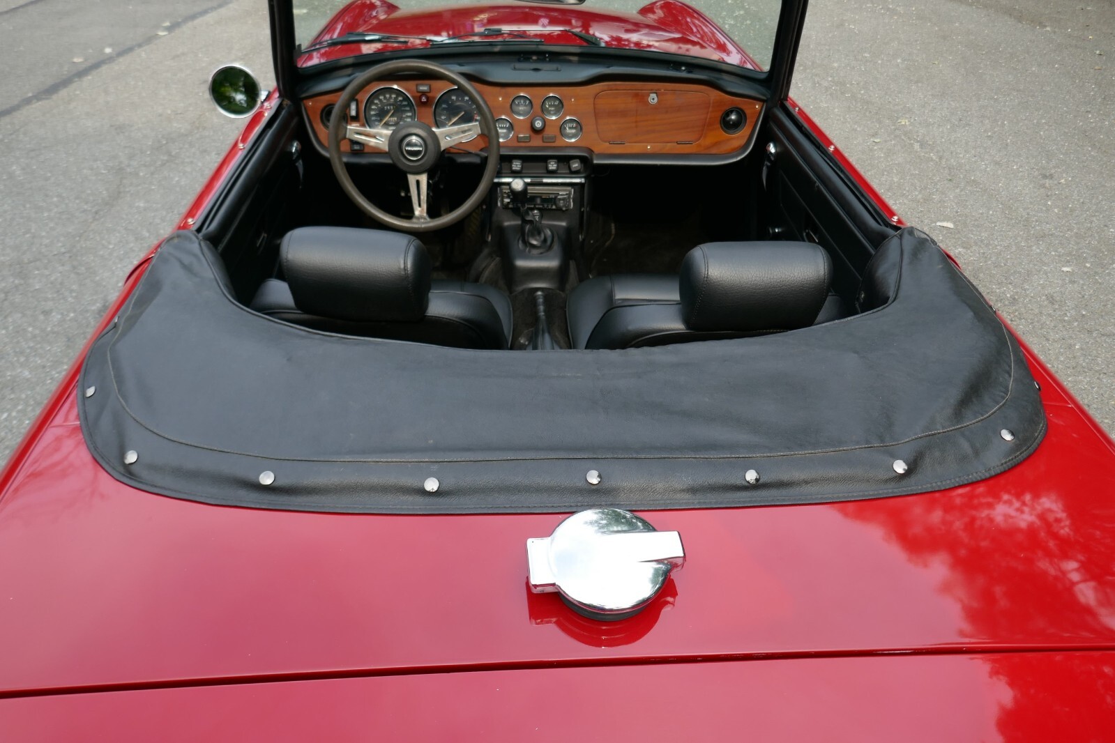 Triumph-TR-6-1975-Convertible-11