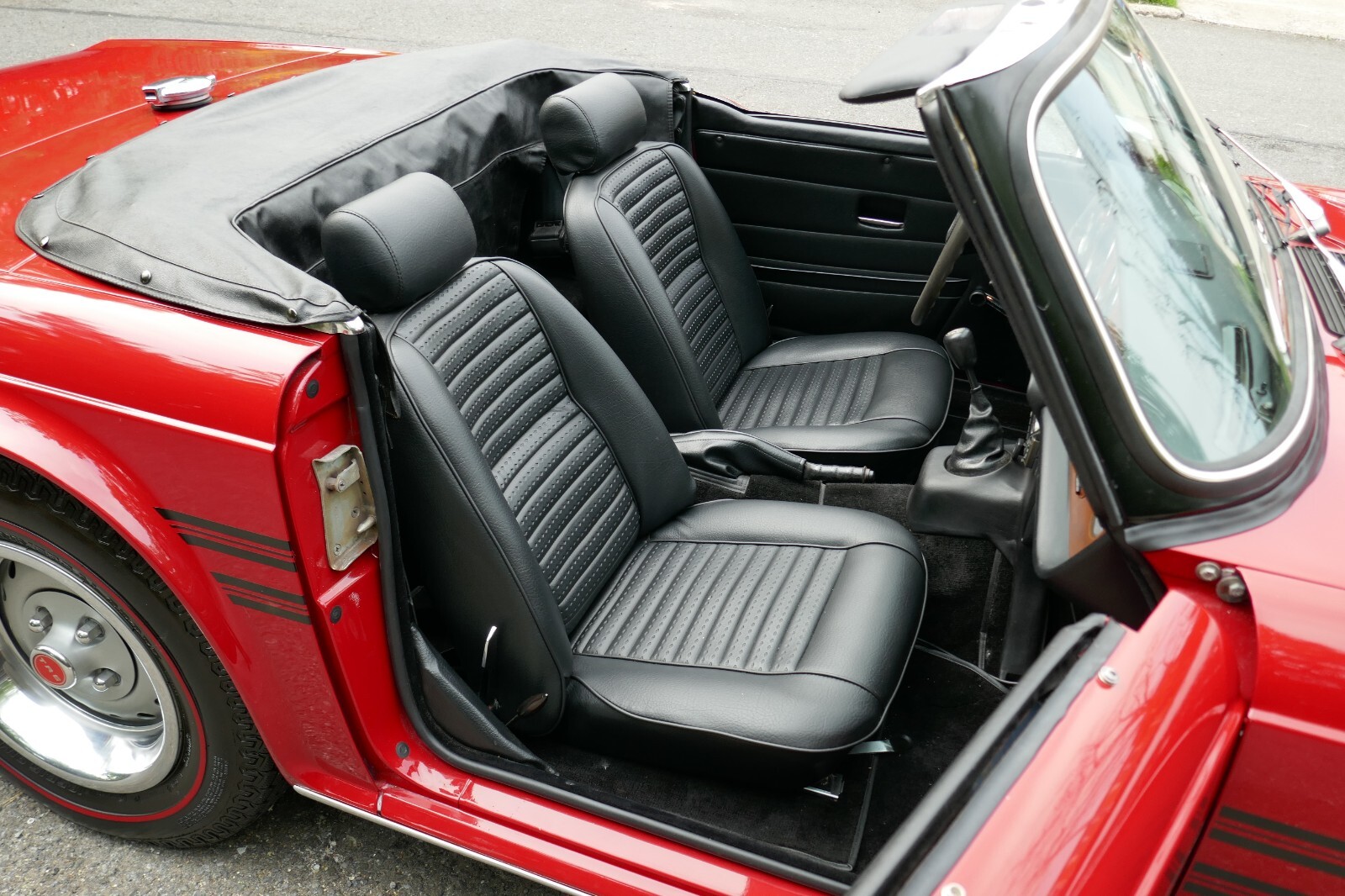 Triumph-TR-6-1975-Convertible-16