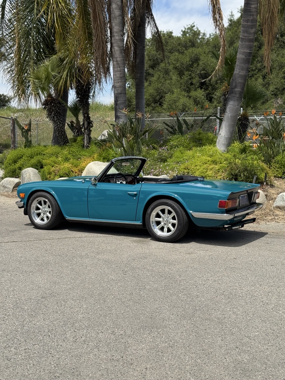 Triumph-TR-6-1975-Convertible-2