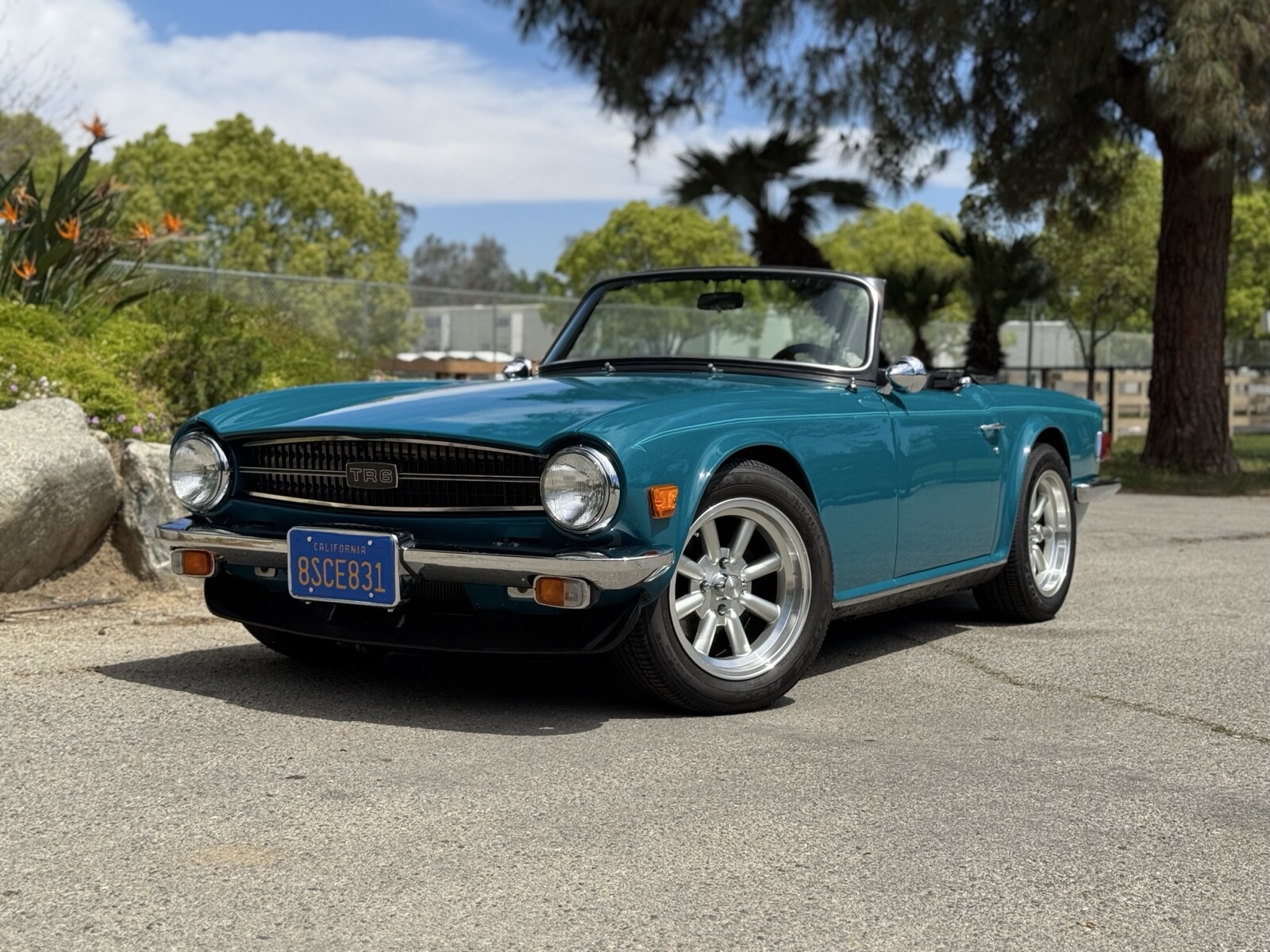 Triumph-TR-6-1975-Convertible