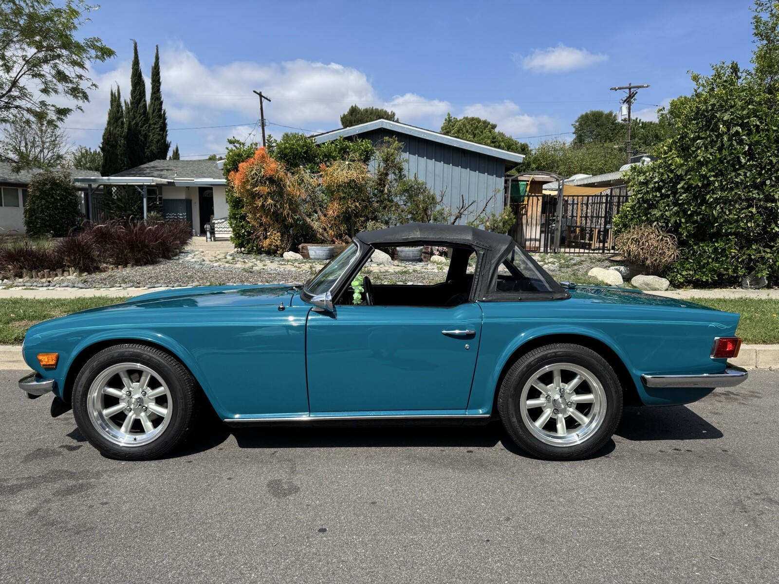 Triumph-TR-6-1975-Convertible-33