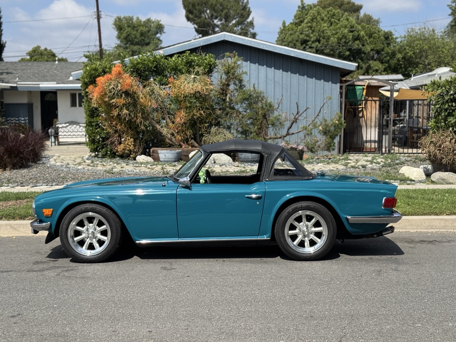 Triumph-TR-6-1975-Convertible-38