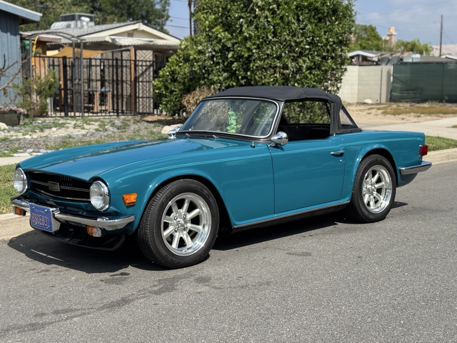 Triumph-TR-6-1975-Convertible-39