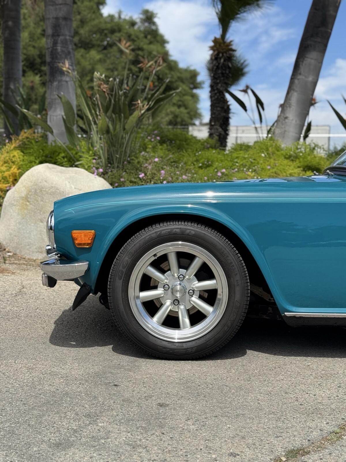 Triumph-TR-6-1975-Convertible-4