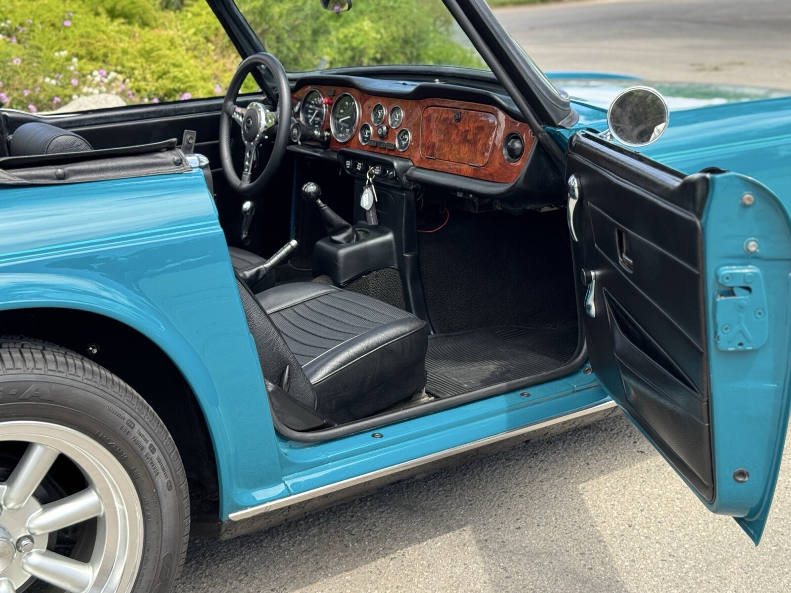 Triumph-TR-6-1975-Convertible-7