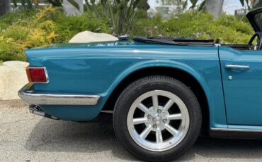 Triumph-TR-6-1975-Convertible-8