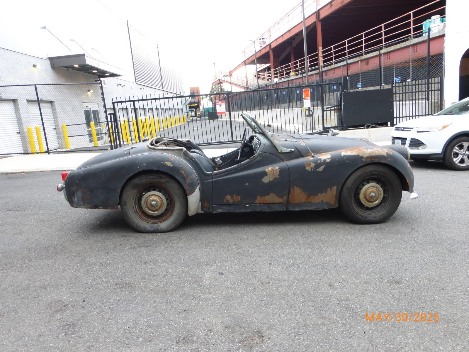 Triumph-TR3-1956-Convertible-3