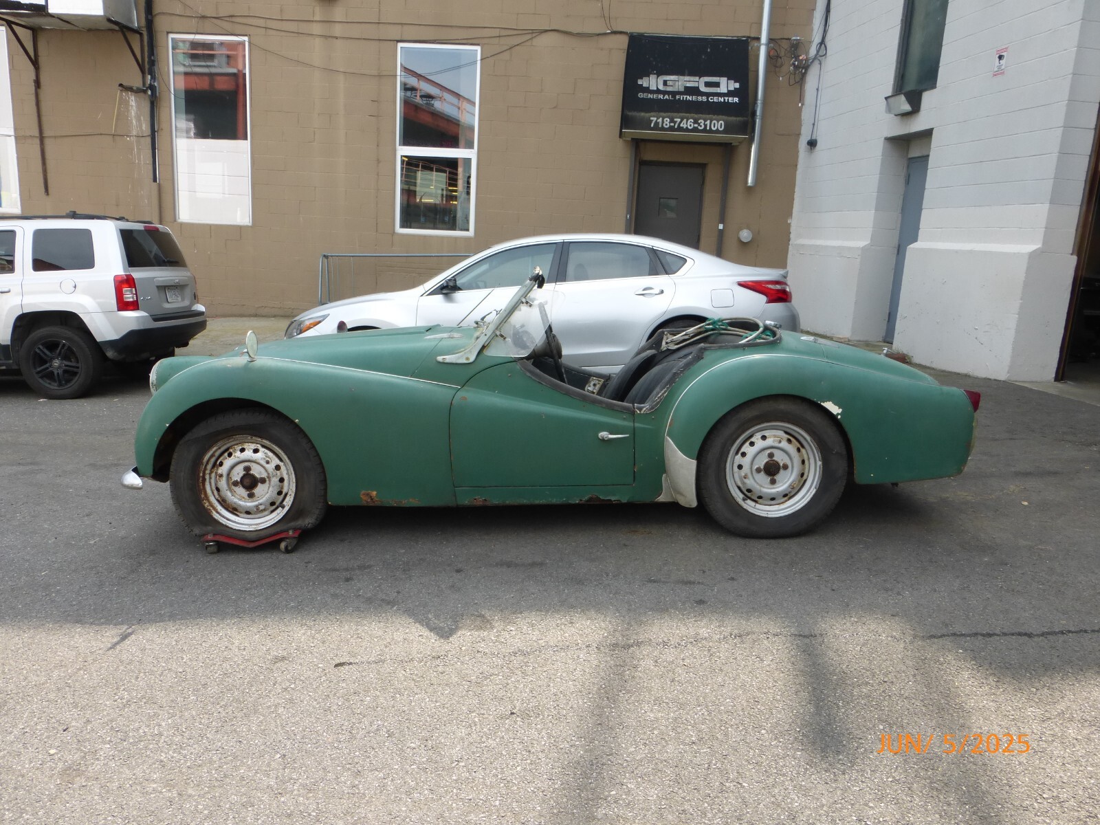 Triumph-TR3-1958-Convertible-2