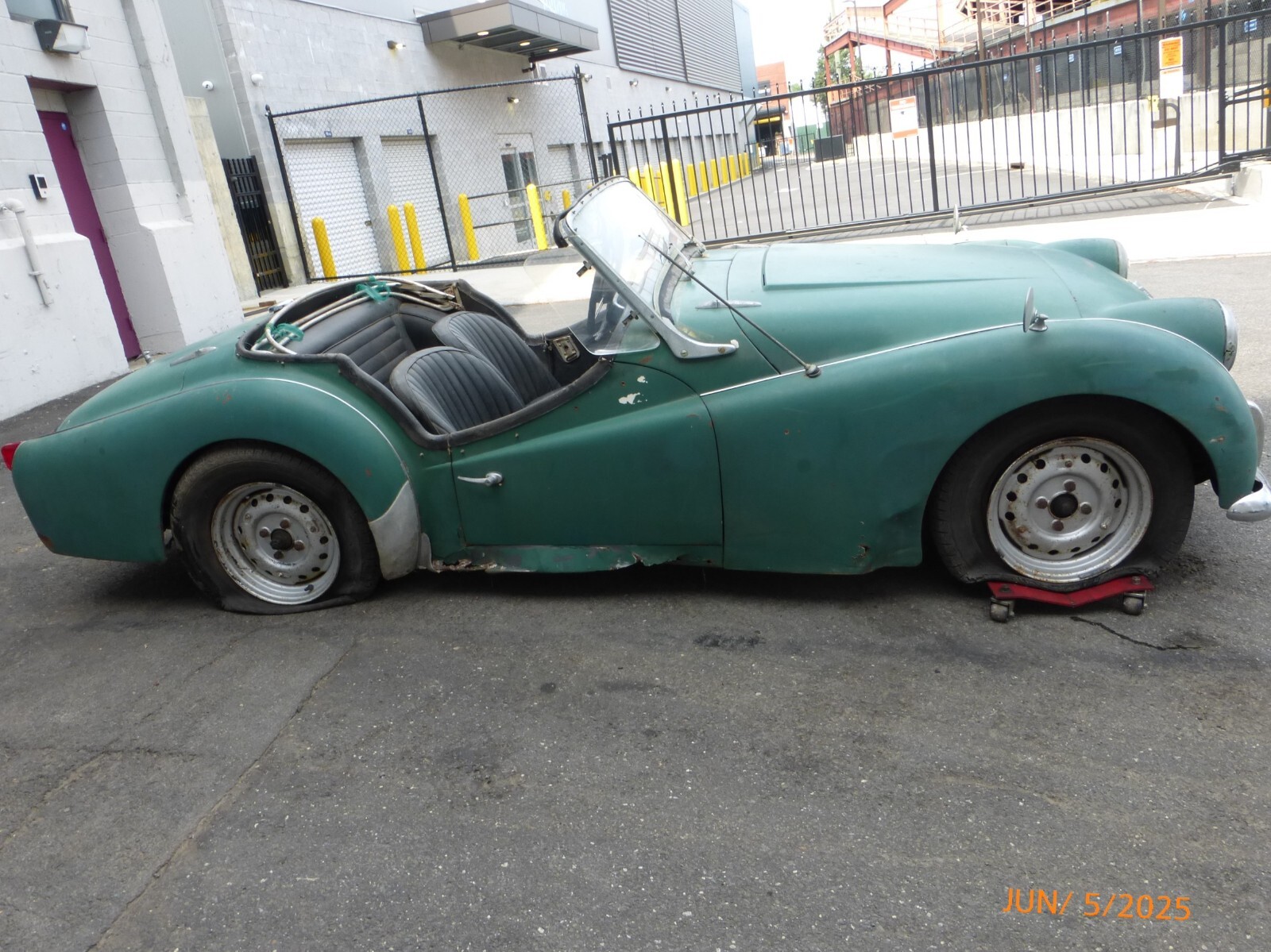 Triumph-TR3-1958-Convertible-4
