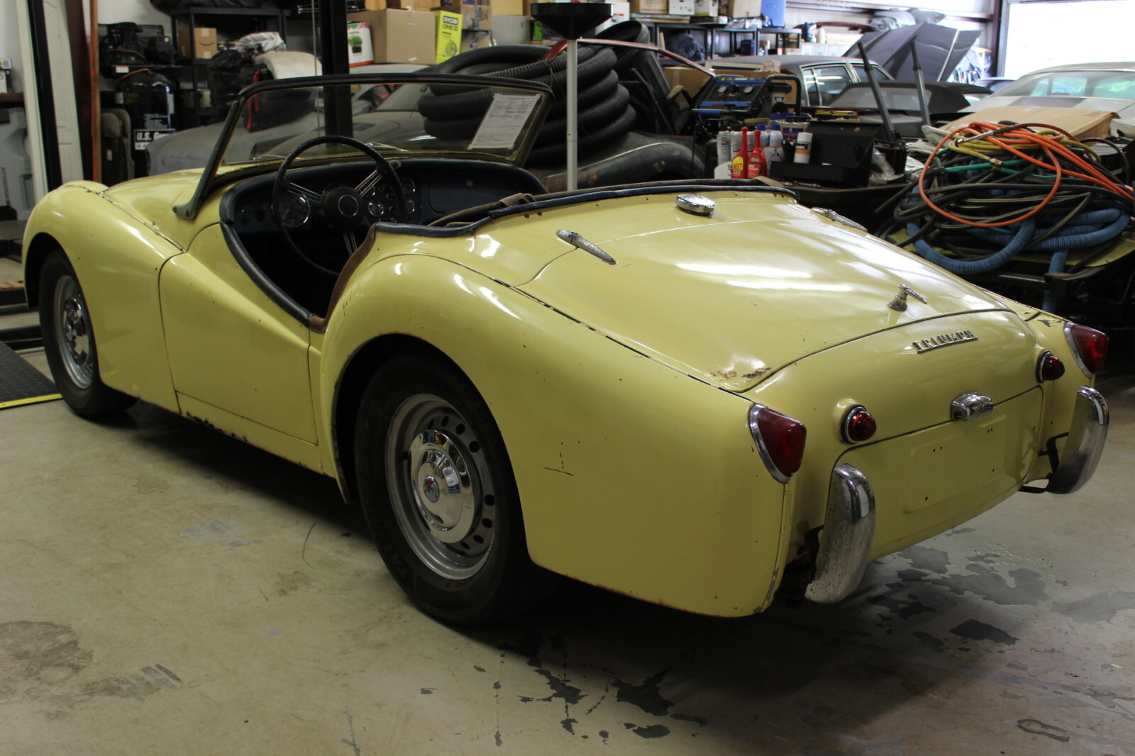 Triumph-TR3-1961-Convertible-2
