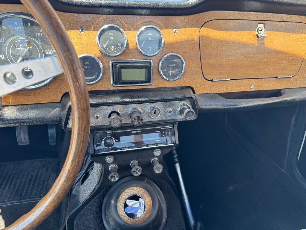 Triumph-Tr4-1965-custom-20