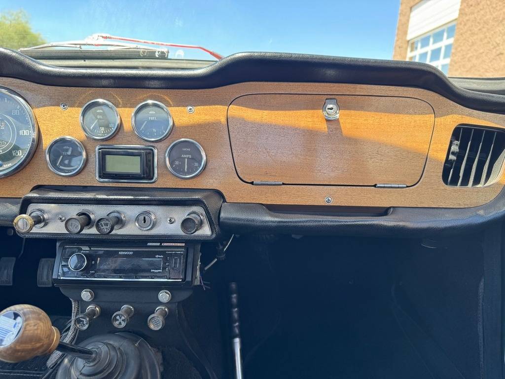 Triumph-Tr4-1965-custom-21