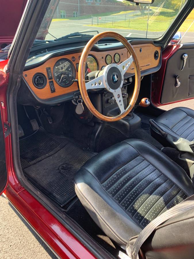 Triumph-Tr6-1972-11