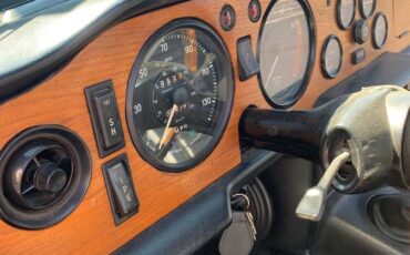 Triumph-Tr6-1972-12