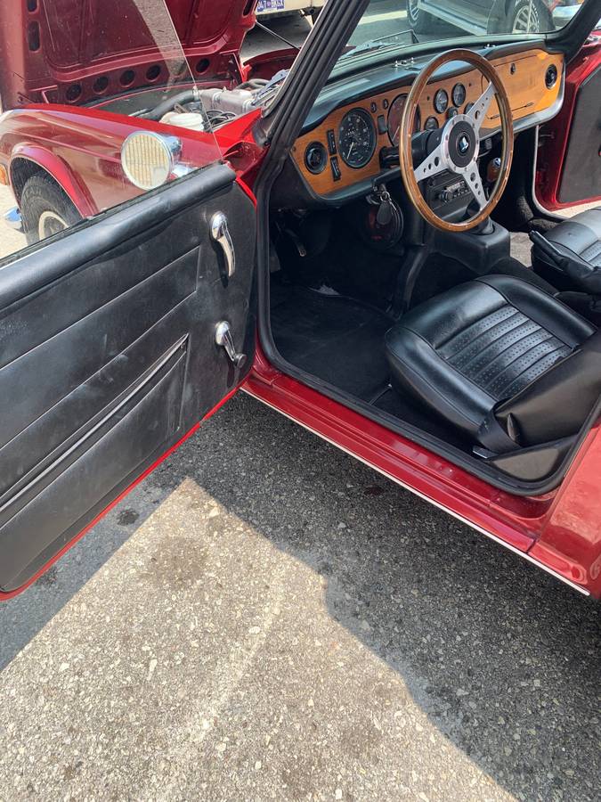 Triumph-Tr6-1972-15