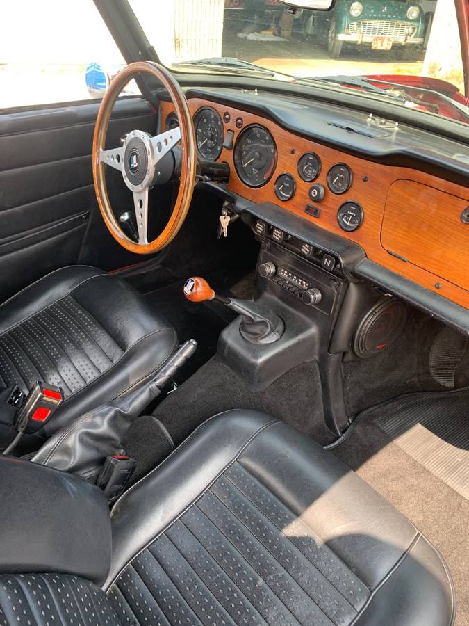 Triumph-Tr6-1972-16