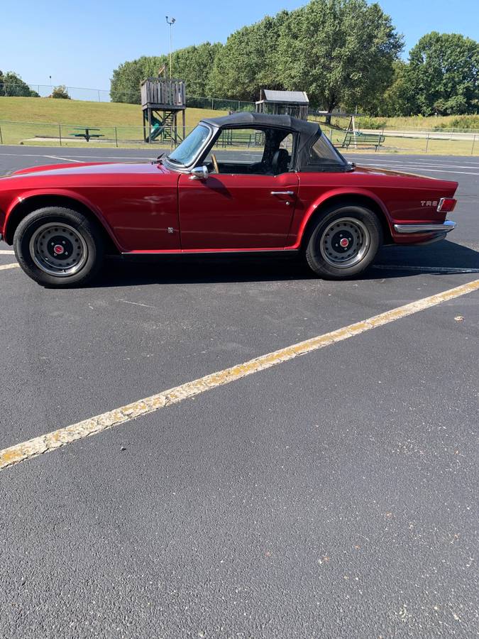 Triumph-Tr6-1972-3