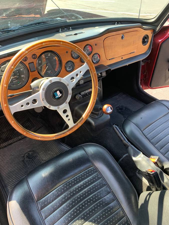 Triumph-Tr6-1972-9