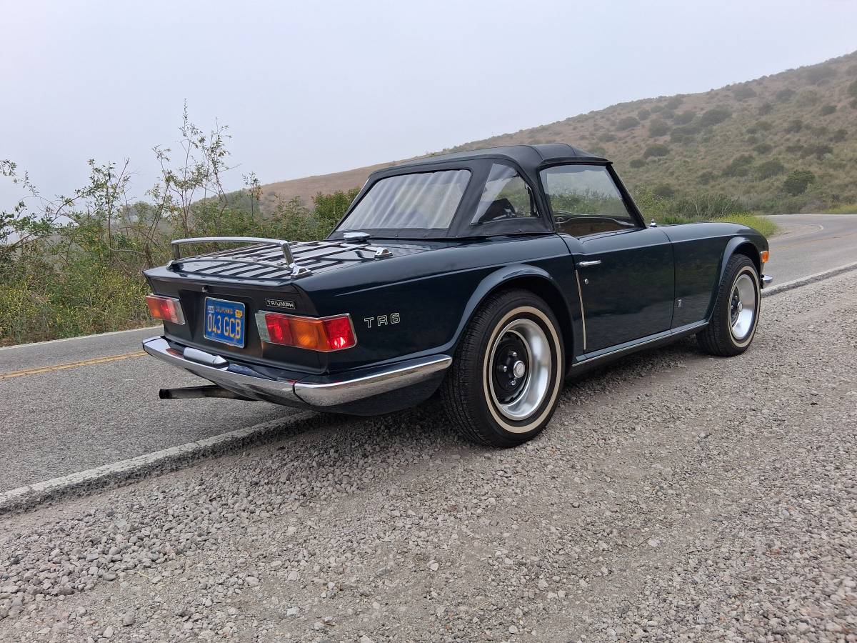 Triumph-Tr6-1972-green-3