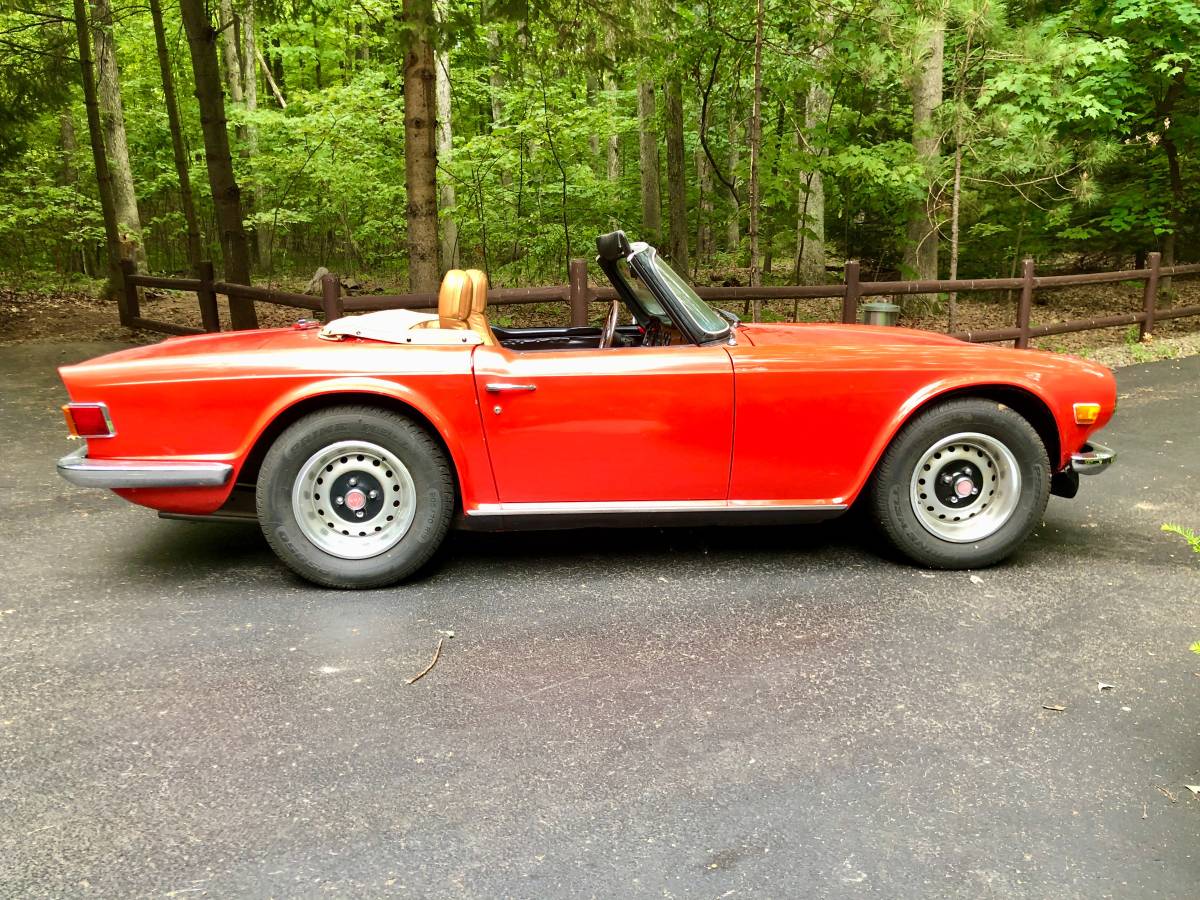 Triumph-Tr6-1973-3