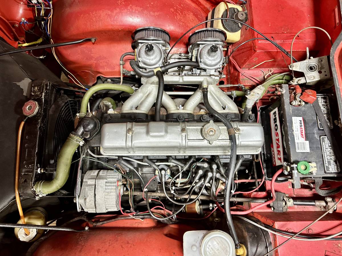 Triumph-Tr6-1973-7