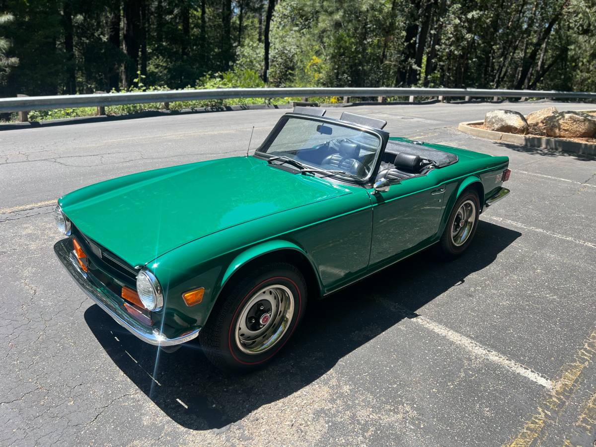Triumph-Tr6-1973-green-1
